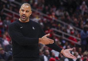 乌度卡：有太多时候我们就是在人堆里勉强出手 没能匹配对抗强度