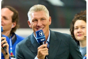 施魏因施泰格宣布与电视台续约至2028年,将参与世界杯解说工作 施魏因施泰格宣布与电视台续约至2028年,将参与世界杯解说工作