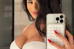 这女友身材好生炸裂!美媒:希罗妥妥的人生赢家啊!