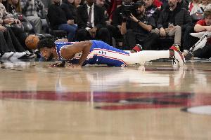 阿里纳斯：这是假全明星名单吧？一条腿的恩比德强于其中半数