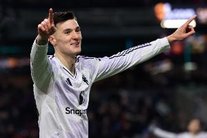 费迪南德:舍什科很努力每天很早来训练场,他需提升的是自信心