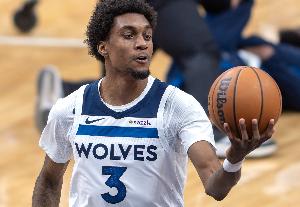 迪文：麦丹打转换进攻杀伤力极强 他总能做出最合理的进攻选择