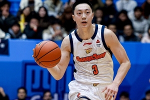 末节俩三分有些晚!胡明轩首发26分钟 三分5中3拿11分2助