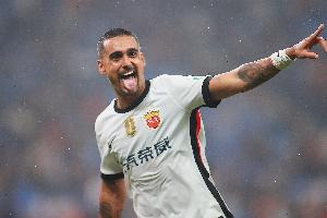 沪媒:莱昂纳多膝盖出现伤病,海港不排除引进一名备用外援前锋 沪媒:莱昂纳多膝盖出现伤病,海港不排除引进一名备用外援前锋