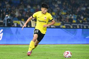 足球报:杨希大概率离队,中国香港球员巴拉克将加盟青岛西海岸 足球报:杨希大概率离队,中国香港球员巴拉克将加盟青岛西海岸