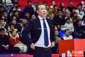 媒体人:北京有些脓包不挤不行 但有些人以偏概全把问题推给教练