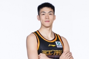 这个老六真的6！庞峥麟新秀赛季就进全明星首发+国家队集训名单