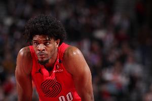 小杨的队友!NBA官方祝斯库特·亨德森22岁生日快乐!