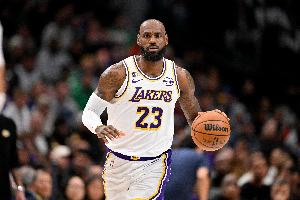 高效表现！詹姆斯16中10拿下25分3板7助3断 正负值+24