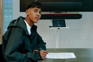 曼联跟队：卡里克让15岁的JJ·加布里埃尔加入曼联一线队训练