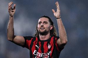 本赛季意甲至少4进球+4助攻的中场，只有拉比奥特和尼科·帕斯