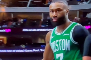 杰伦·布朗→裁判：弗拉格一个新秀 他得到了10多次罚球