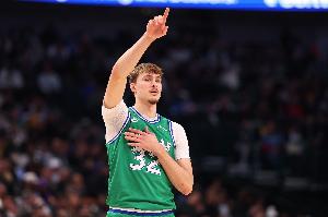 未来可期！弗拉格连续3场砍下30+ NBA历史青少年球员首人