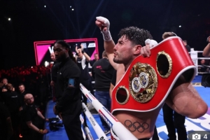 太阳报：约什·凯利在桑德兰主场展示IBF次中量级世界冠军金腰带