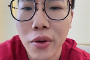 解说：哈登加盟骑士至少这半个赛季能获得质的提升 努力冲冲冠！