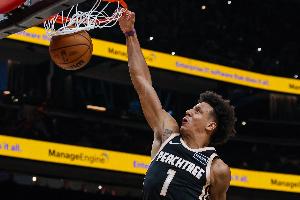 状态不俗！杰伦·约翰逊半场11中6拿下15分7板3助