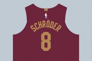 德国超跑来了！施罗德在骑士将身穿8号球衣