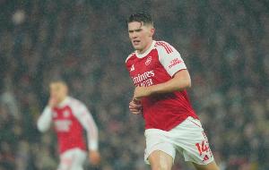 1-0击败蓝军！内维尔：约克雷斯踢得很挣扎，枪手锋线做得还不够