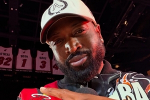 热火庆祝夺冠20周年！韦德晒照：这是我的地盘！06