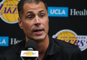 依旧着眼买断市场！队记：湖人重心放在休赛期 此冬窗已被边缘化