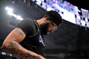 冷知识！浓眉在独行侠2个赛季仅出战29场 比隆多在侠半赛季场数少