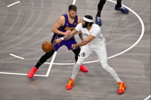 键盘侠|独行侠卖浓眉换回的比东契奇多&最终东契奇变成巴格利