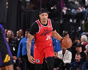 今天净打铁了！乔丹·米勒10中2得5分4板3助1断 三分4中1