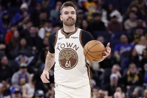 勇记：斯潘塞今晚激活状态 勇士仍在敲定他的转正合同细节