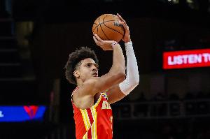 本赛季第9次三双！杰伦·约翰逊三分不中 长篮板弹出来顺势上篮