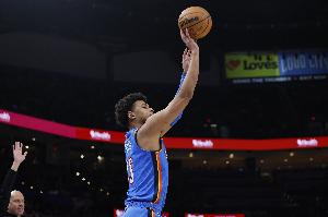 11号颠沛流离！吉昂从昨天到现在已经3次被交易 目前落脚雄鹿