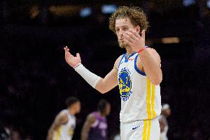 勇记：我一般不在意单场正负值 但一场赢4分的球波杰正负值-21？