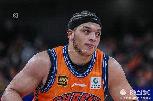 无所不能！洛夫顿19中12砍下31分7板11助 正负值+21最高