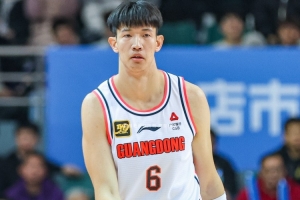 媒体人：黄明依攻防都顺眼多了 若继续进步 常规赛不可能不给机会