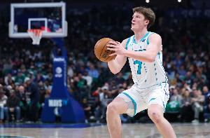 克尼佩尔本赛季已投进168记三分 超越新秀赛季的库里