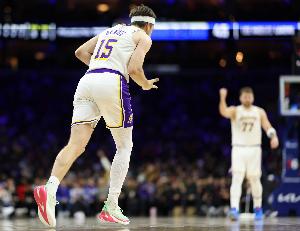 雷迪克：里夫斯的表现太逆天了 最亮眼的是他的突破和冲击力