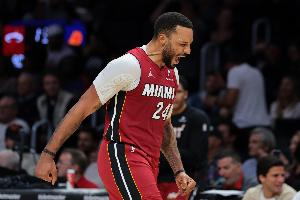 尽力了！鲍威尔15中9拿下24分3篮板4助攻4抢断