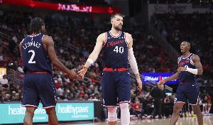 小卡：祖巴茨离开就像失去了一个兄弟 哈利复出后他有机会争冠