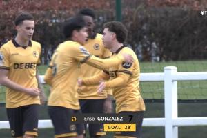 狼队U21再进一球3-1领先，恩索·冈萨雷斯角球后点头球破门