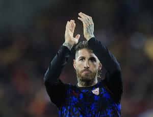 马卡:拉莫斯提出为塞维免费踢球遭拒,高层担心日后自己工作不保 马卡:拉莫斯提出为塞维免费踢球遭拒,高层担心日后自己工作不保