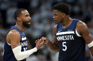 媒体人：华子想签回康利 后者薪水按天数计算 晚签对工资帽影响小