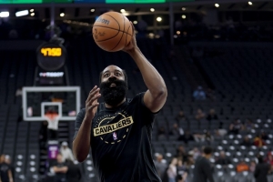 解说：米切尔被包夹哈登惩罚对手打得太顺手 不过得多花时间磨合