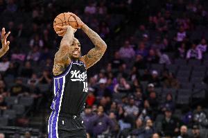 状态全无啊！德罗赞上半场11中2得5分2助1断1帽