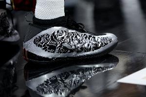 颜值打几分？哈登骑士首秀上脚Adidas Vol 10联名款球鞋