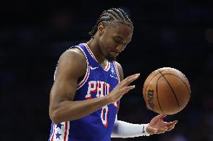 杀死比赛！马克西造成布克三分犯规 三罚全中