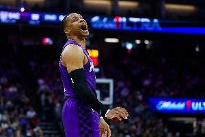 最后连续三分不中！威少5记三分拿下21分5板9助 7次失误