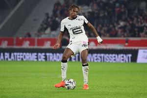 今夏加盟利物浦！镜报：雷恩中卫雅凯在今日比赛中肩部受伤被换下