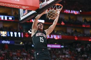 眼疾手快！谢泼德抢断反击一条龙 飞身双手扣篮