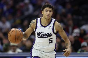 【菜鸟】克利福德30分生涯夜 克尼佩尔23分8板 弗拉格14分降温