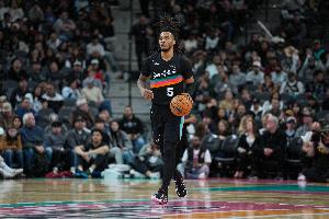 卡斯尔以75%+命中率砍40分三双 历史第二人&比肩58年前的张伯伦