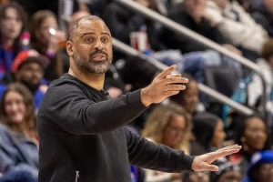 崩盘在即！火箭半节仅4分 雷霆多点开花轰出18-4攻击波